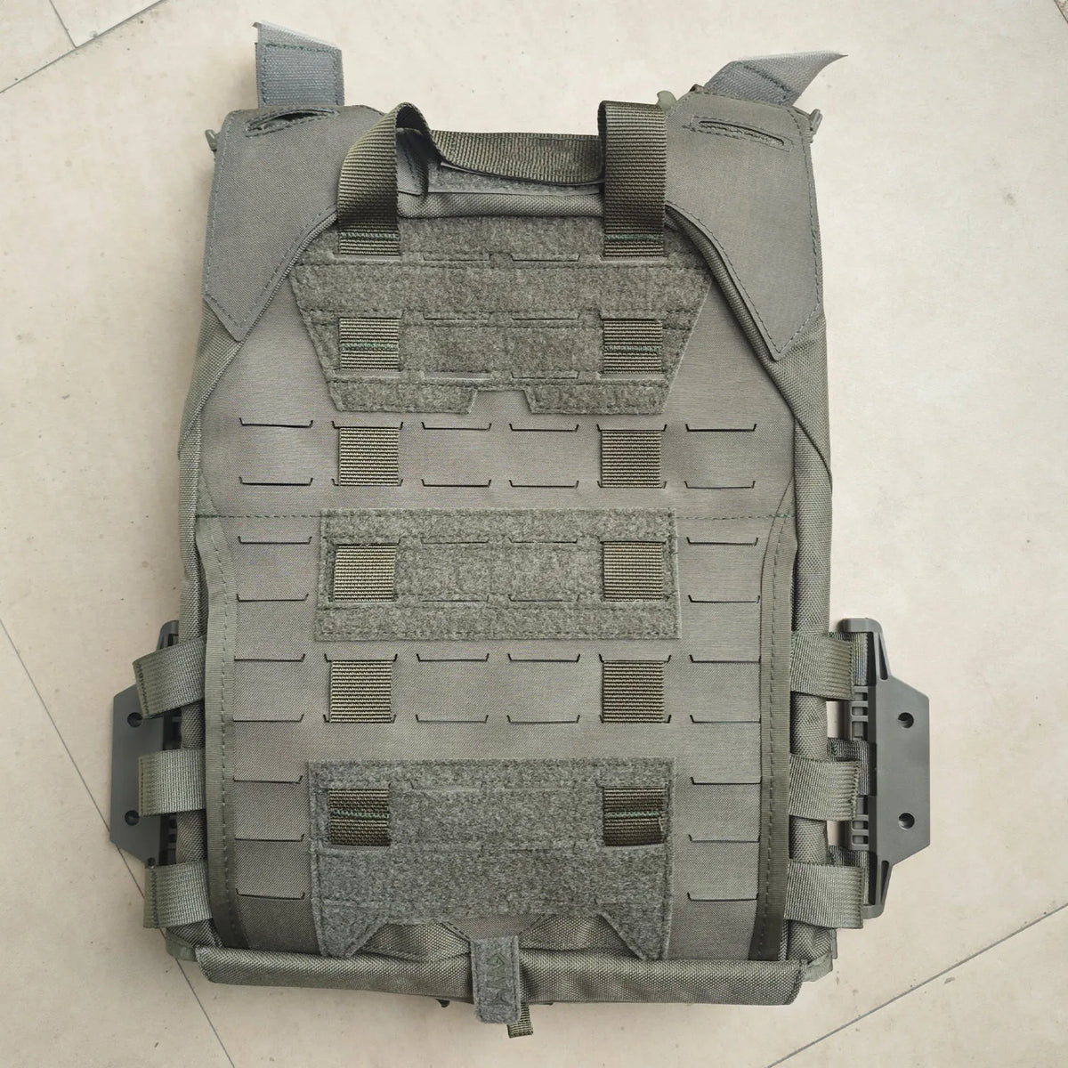 Lightweight Laser‑Cut MOLLE Vest – Quick‑Release, Waterproof, Breathable