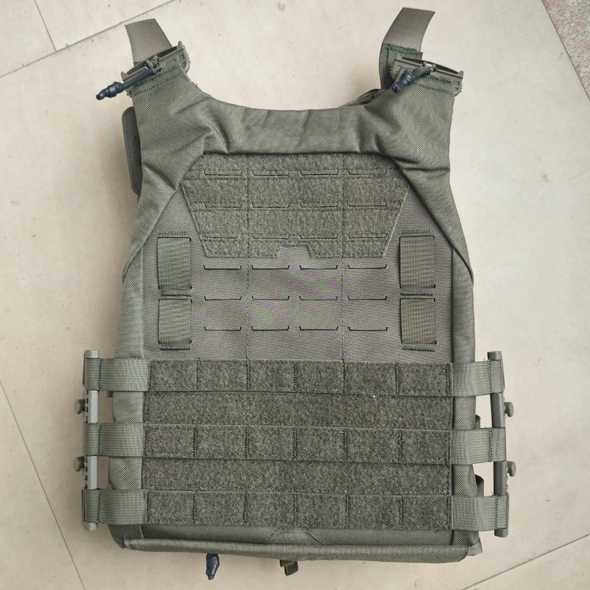 Lightweight Laser‑Cut MOLLE Vest – Quick‑Release, Waterproof, Breathable